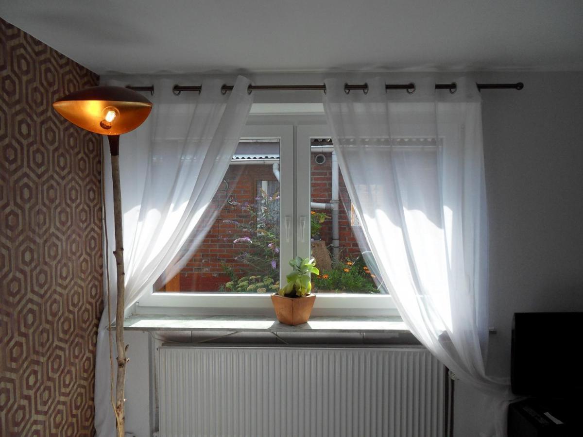 Privartzimmer 'Ausfahrt Freihalten' Husum  Luaran gambar