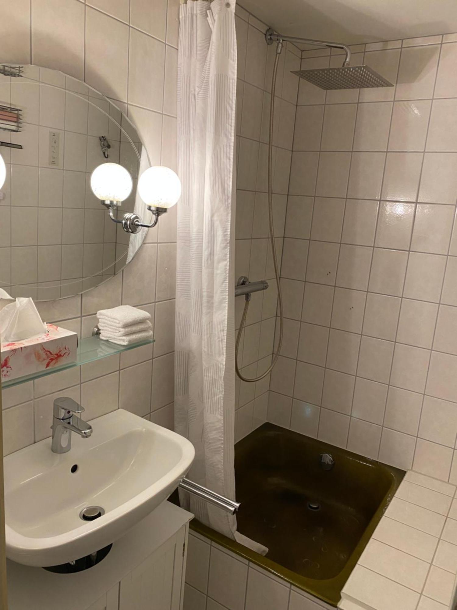 Privartzimmer 'Ausfahrt Freihalten' Husum  Luaran gambar